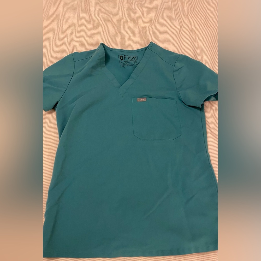 Figs Scrubs Top & Pants Women’s Marine Catarina one-pocket and Marine Livingston